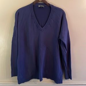 DG2 navy blue Vneck sweater. Size small